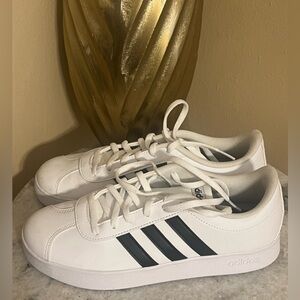 Adidas Boys Sneakers Size 5Y White Black Stripe w/ Box